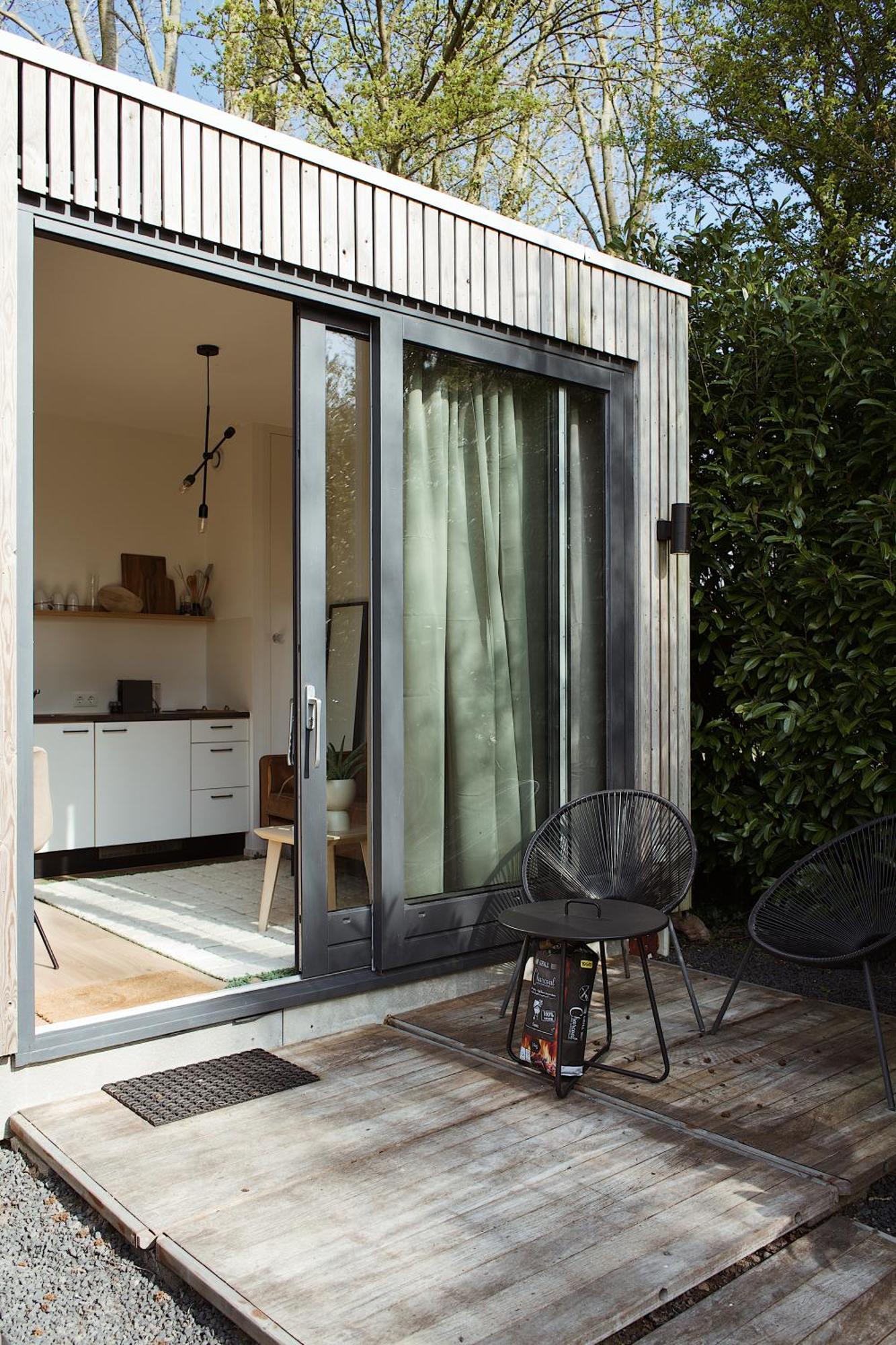 Modern Tiny House Op Rustig Watersportpark Elahuizen